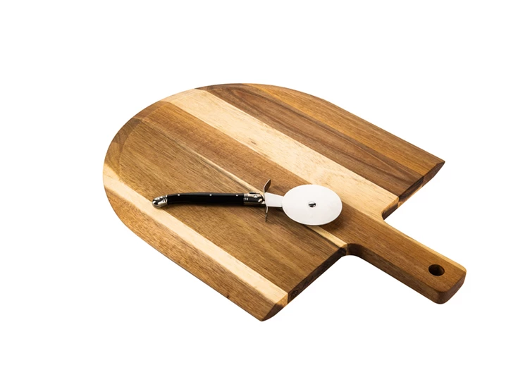 Laguiole-Style-de-Vie-giftset-pizzasnijder-zwart-plank-acaciahout