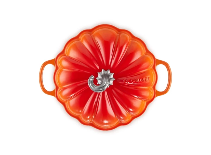 Le-Creuset-pompoen-braad-en-stoofpan-D24cm-37L-oranjerood