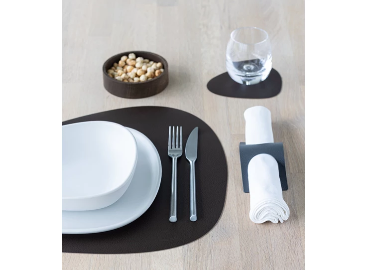 Lind-Serene-placemat-curve-37x44cm-hazel