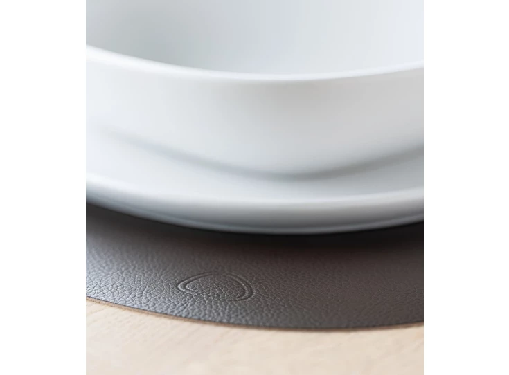 Lind-Serene-placemat-curve-37x44cm-hazel