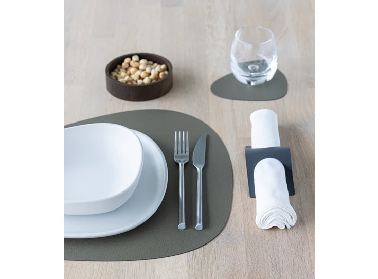 Lind-Serene-placemat-curve-37x44cm-moss