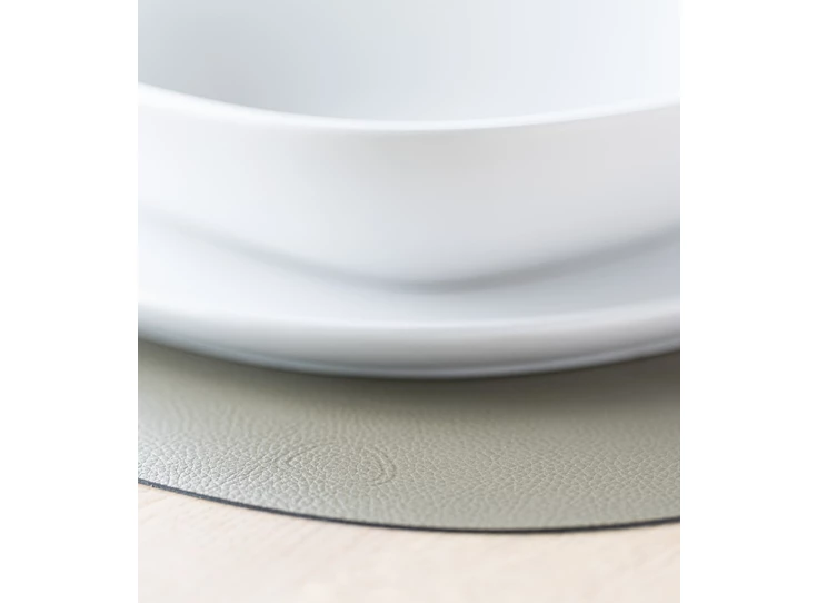 Lind-Serene-placemat-curve-37x44cm-moss