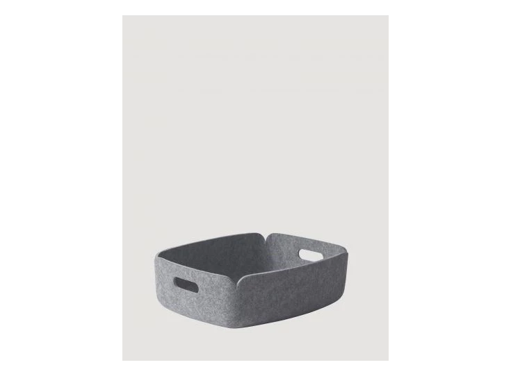 Muuto-Restore-lage-mand-grey