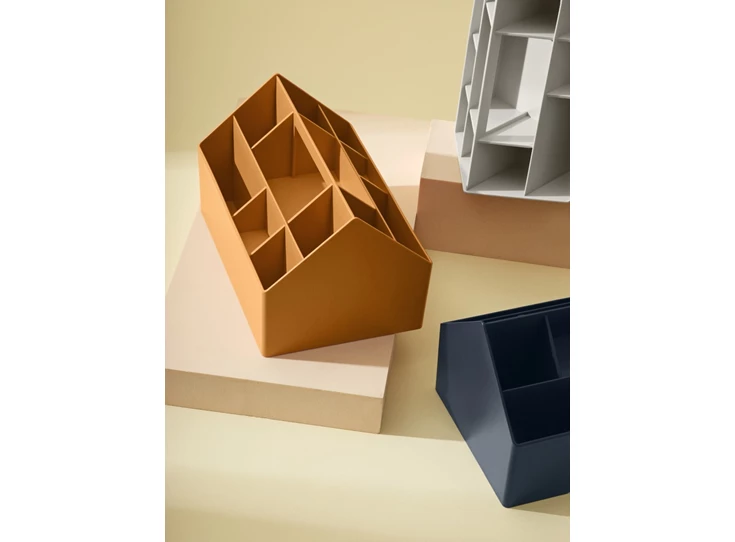 Muuto-Sketch-toolbox-midnight-blue