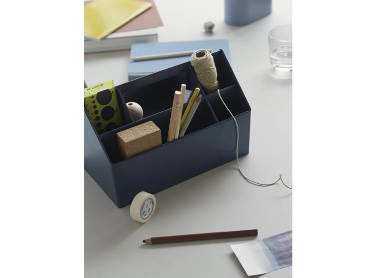 Muuto-Sketch-toolbox-midnight-blue