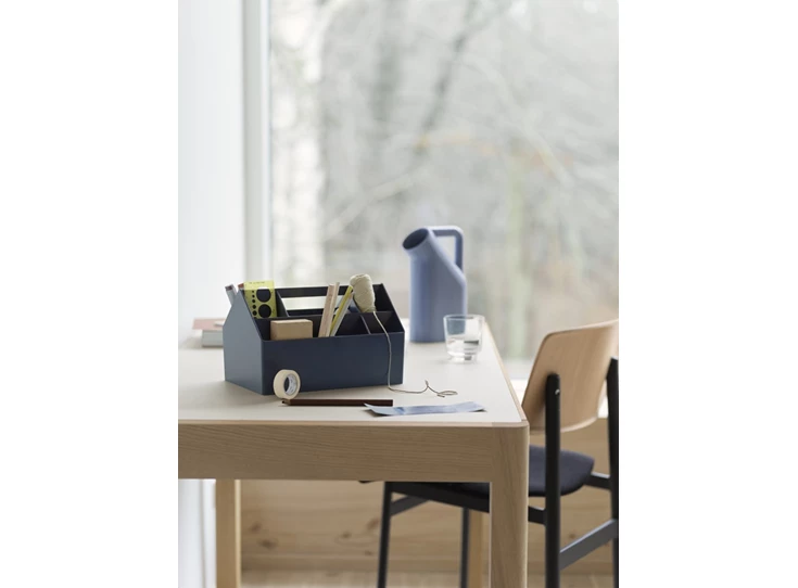Muuto-Sketch-toolbox-midnight-blue