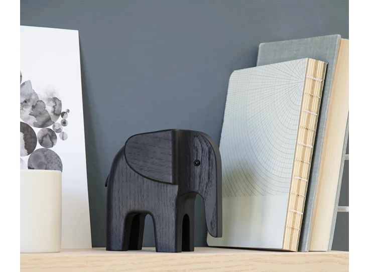 Novoform-olifant-H11-W58-L11cm-black-stained-ash-wood