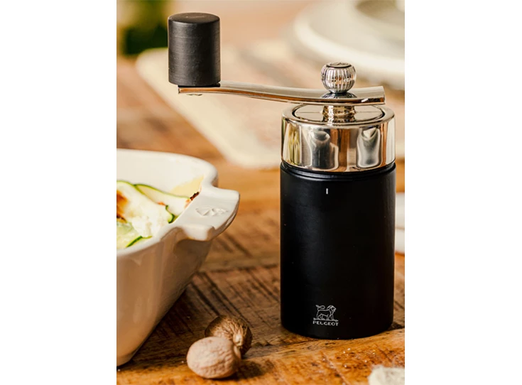 Peugeot-Isen-muskaatmolen-15cm-zwart-mat