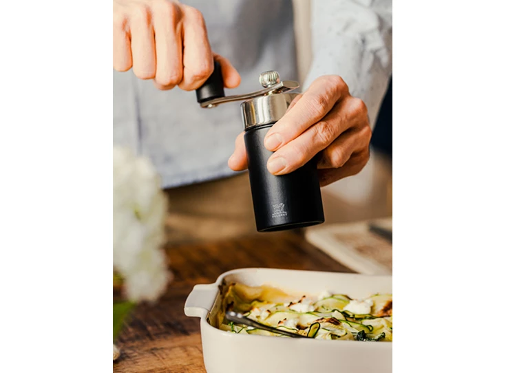 Peugeot-Isen-muskaatmolen-15cm-zwart-mat