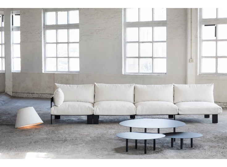 Serax-Bea-Mombaers-Bench-driezit-273x91cm-H58cm-inclusief-indoor-kussen-ivoor