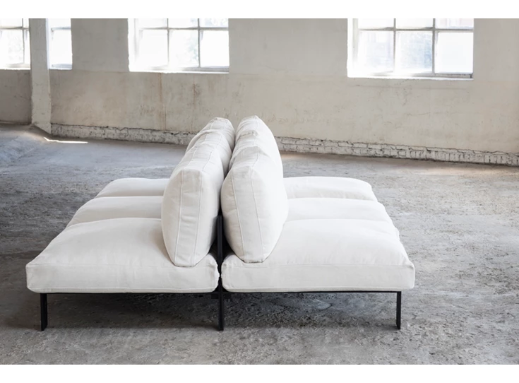 Serax-Bea-Mombaers-Bench-driezit-273x91cm-H58cm-inclusief-indoor-kussen-ivoor