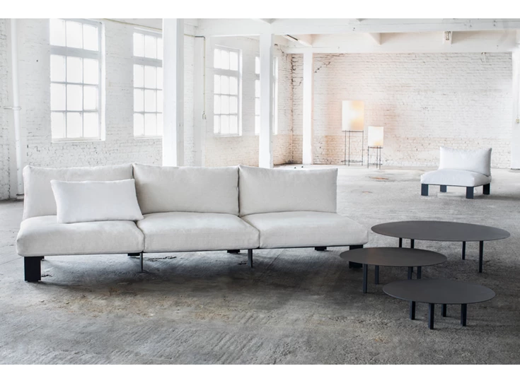 Serax-Bea-Mombaers-Bench-driezit-273x91cm-H58cm-inclusief-indoor-kussen-ivoor