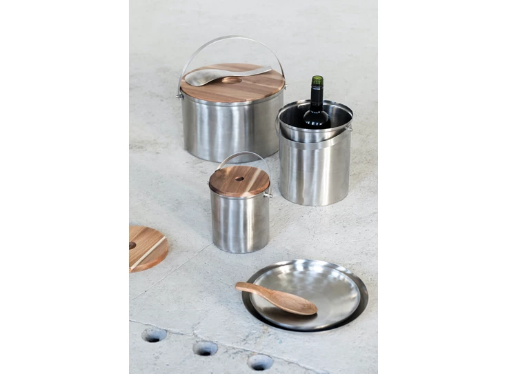 Serax-Bea-Mombaers-ijsemmer-D29cm-H175cm-geborsteld-staal