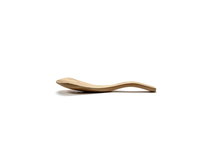 Serax-Bea-Mombaers-lepel-driehoek-L-25x10cm-acacia
