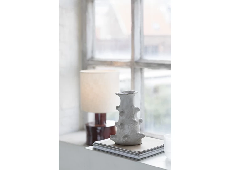 Serax-Marie-Michielssen-tafellamp-Catherine-D25cm-H47cm-voet-rood-kap-beige