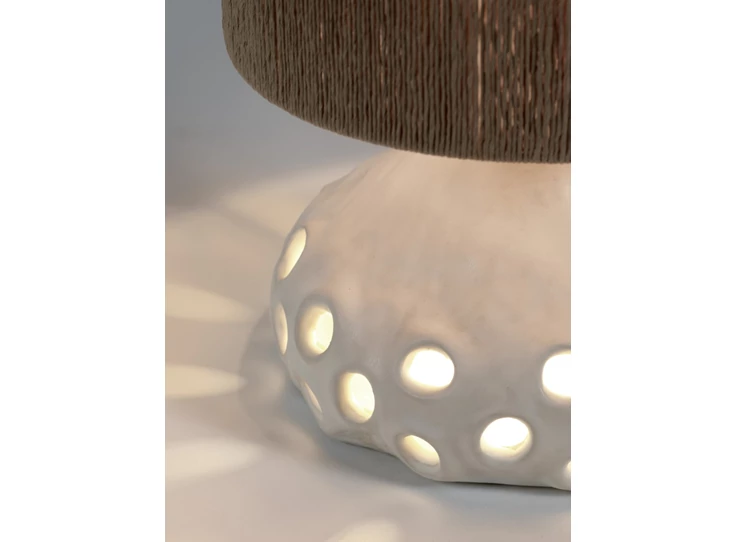 Serax-Sophie-Casier-tafellamp-Oya-01-D25cm-H42cm-bruin