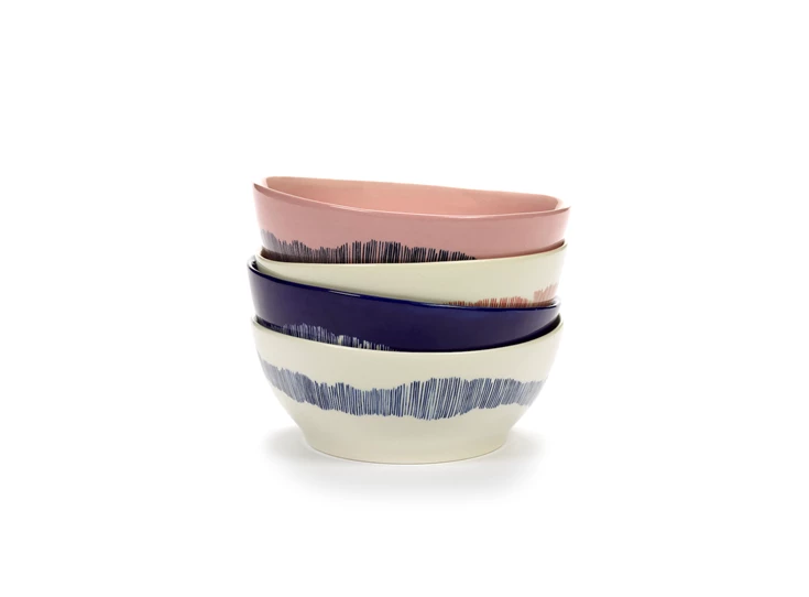 Serax-Yotam-Ottolenghi-Feast-kom-L-18x18x8cm-delicious-pink-swirl-stripes-blauw
