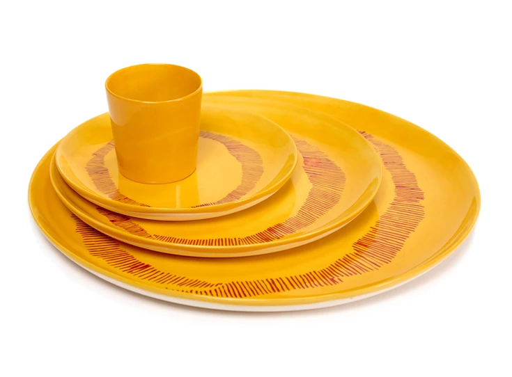 Serax-Yotam-Ottolenghi-Feast-serveerbord-35x35x2cm-sunny-yellow-swirl-stripes-rood