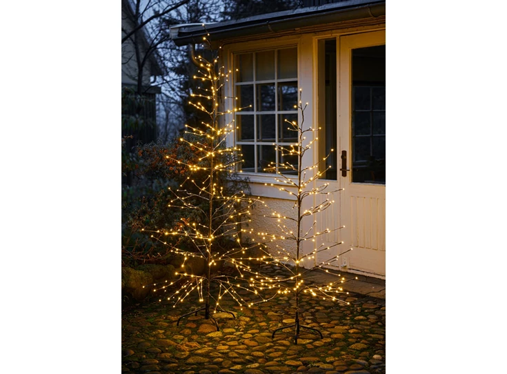 Sirius-Isaac-kerstboom-in-outdoor-H16m-228leds