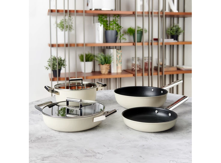 Smeg-kookpot-met-deksel-D24cm-46L-creme