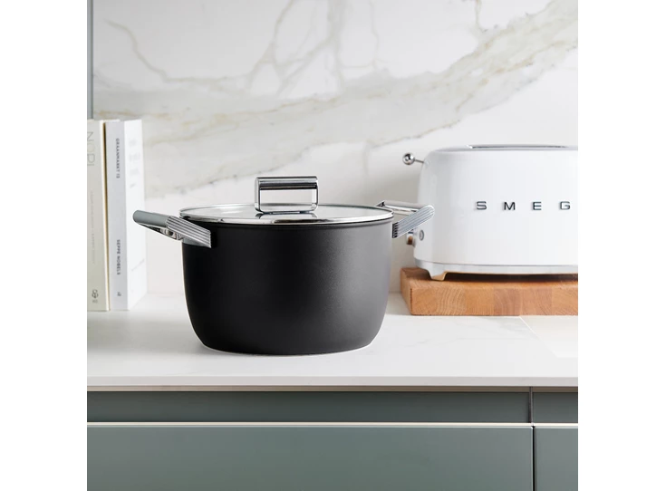 Smeg-kookpot-met-deksel-D26cm-77L-zwart