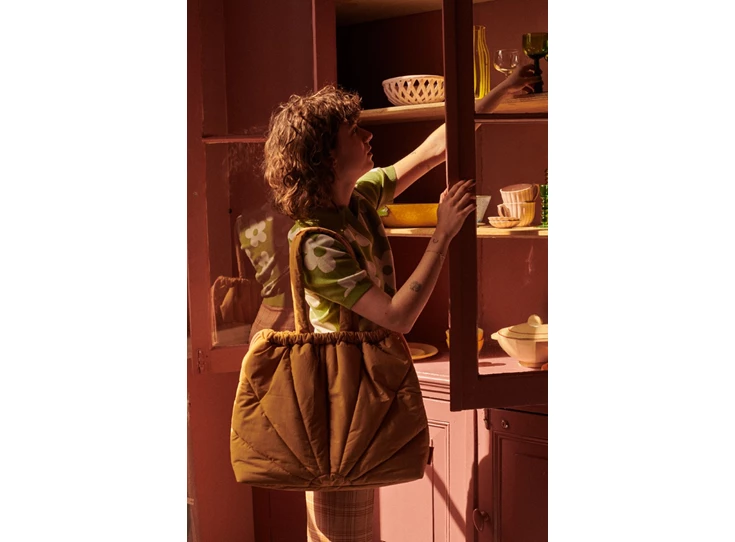 The-Sticky-Sis-Club-La-Promenade-padded-tote-bag-madeleine-beige