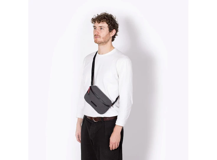 Ucon-Acrobatics-Jona-Phantom-bag-asphalt-reflective