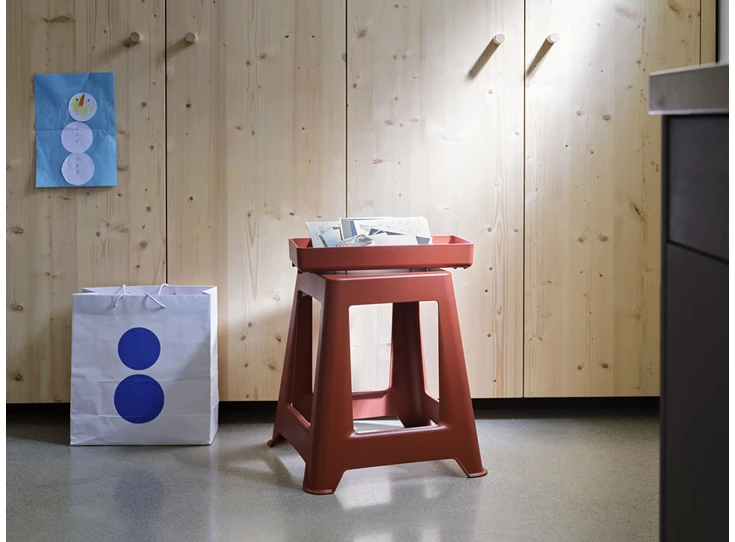 Vitra-Chap-stoel-krukje-basic-dark