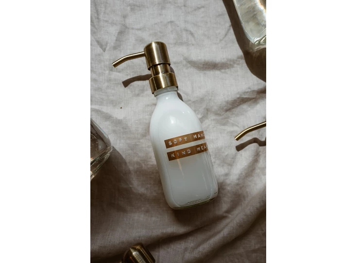 Wellmark-handlotion-250ml-helder-glas-brass-bronze-soft-hands-kind-heart