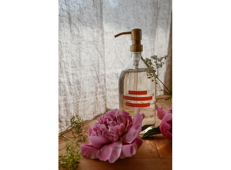 Wellmark-handzeep-1L-helder-glas-brass-roze-may-all-your-troubles-be-bubbles