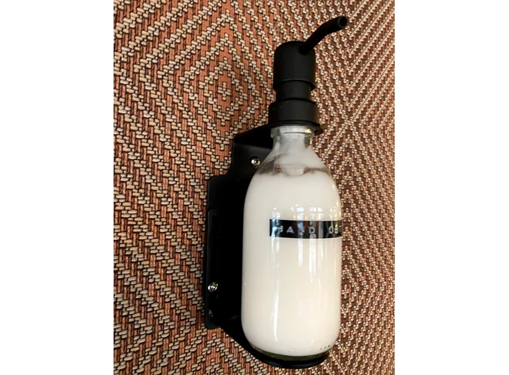 Wellmark-pomphouder-1-fles-zwart