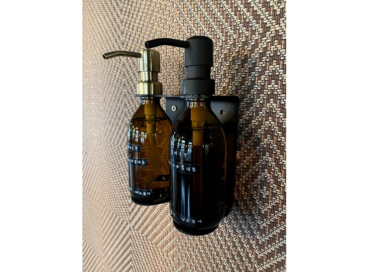 Wellmark-pomphouder-2-flessen-zwart