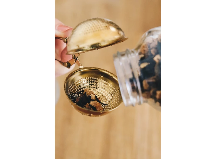 Wellmark-theehouder-zeef-goud