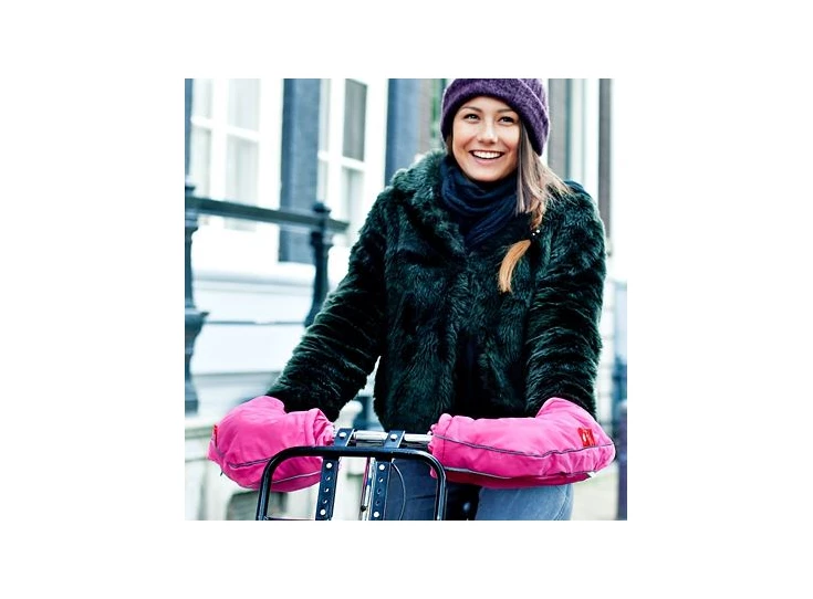 protection-froid-sur-poignees-de-velo-rose-full-2