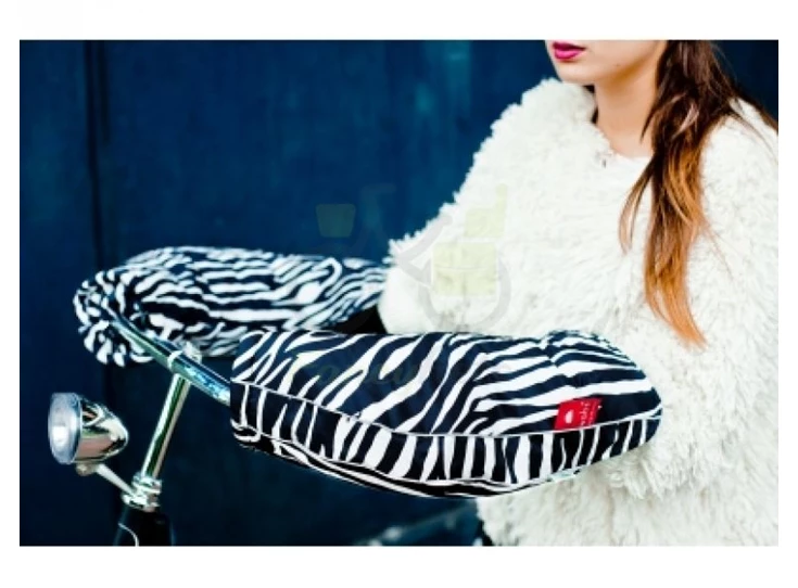 handmoffen-fiets-wobs-zebra-58525030-1-800x600-wm
